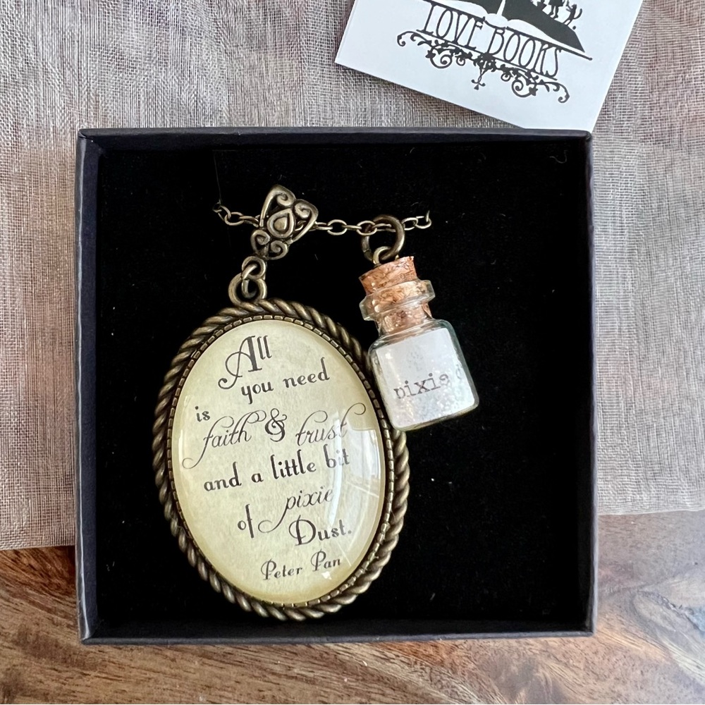 Peter Pan/Tinkerbell vintage necklace with pendant ✨🧚✨